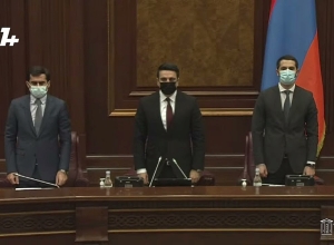 Депутаты почтили минутой молчания память погибших вчера парней