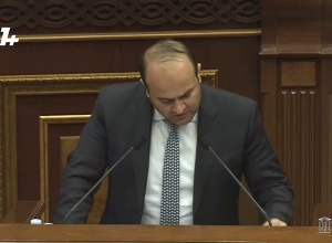 Несмотря на то, что блок «Армения» не присутствовал, представитель правительства ответил на их вопрос
