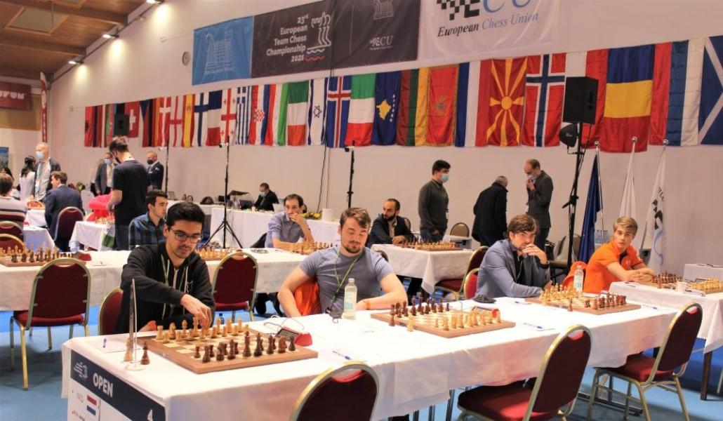 a1+chess uxix (13)