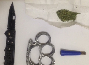 Մետրոպոլիտենի պահպանության բաժին բերման ենթարկվածի մոտ թմրանյութ, կռփազենք ու դանակ կար