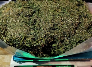 Գորիսի տներից մեկում զենք զինամթերք ու թմրամիջոց են հայտնաբերել