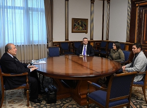 Армен Саркисян принял членов «Движения 5165» Карин Тоноян и Менуа Согомоняна