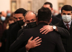 Пашинян присутствовал на панихиде по Вано Сирадегяну