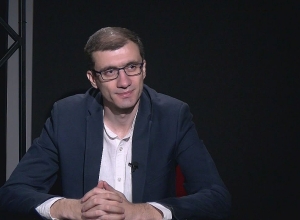 Мне очень жаль, что господин Бабаджанян страдает подобными комплексами: Месроп Аракелян