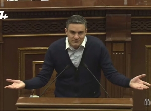 Ասացի ինչո՞ւ եք ինձ հայհոյում, ասաց՝ բոլորը հայհոյում են, ես էլ հայհոյեցի․ Ղազինյան