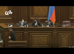 Будьте осторожны, я могу рассказать, господин Вардеванян,  я знаю продолжение этой истории: Симонян