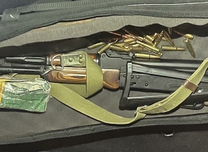 В автомобиле мужчины, задержанного патрулями, было оружие и боеприпасы