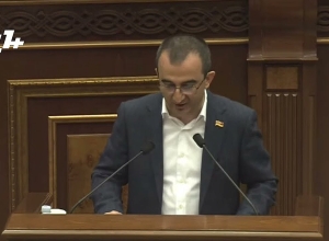 Мхитар Закарян принёс клятву и сразу выступил с призывом