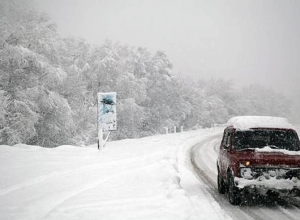 Метель, туман, гололедица: многочисленные дороги закрыты или труднопроходимы