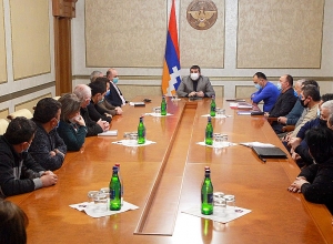 Президент Арцаха обсудил ряд проблем с руководителями Гадрута и общин