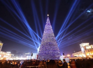 Зажглись огни главной ёлки Республики