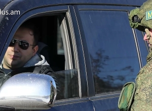 Российские миротворцы за сутки обеспечили безопасный проезд около 1000 автомобилей в НК