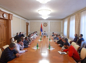 Президент Арутюнян принял группу членов ОО «Союз офицеров запаса Арцаха»