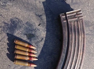 Ոստիկանները գիշերային շրջիկ ծառայության ընթացքում ինքնաձիգով տղամարդու են հայտնաբերել