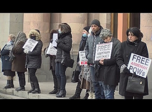 Ասում են' կբերենք, բայց երբ. Գերիների ծնողների լուռ ակցիան կառավարության դիմաց