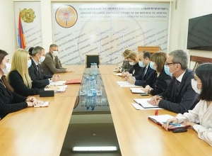 Աշխատանքի և սոցիալական հարցերի նախարարն ընդունել է ԿԽՄԿ պատվիրակության ղեկավարին