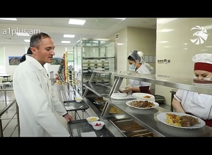 Կերակուրն ամեն օր առաջինը փորձոմ են զորամասի հերթապահ բժիշկը, բուժակը և ստորագրում մատյանում