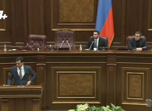 Призываю всех воздерживаться от оскорблений: Рубинян возобновил прерванное заседание