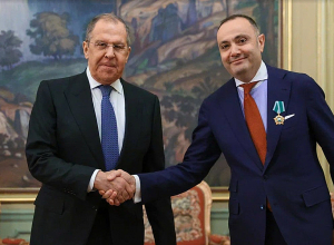 После указа Путина Лавров вручил орден послу РА