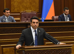 Ալեն Սիմոնյանը ՔՊ-ականներին նկատողություն արեց դիմելաձևի համար