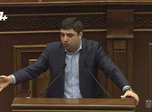 Будьте корректны, кто вы такой? Ваше единственное достижение – это Ваша фамилия: Акопян - Казиняну