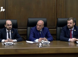 Կարգի հրավիրեք ձեր գործընկերոջը․ վիճաբանություն լրագրողի և ՔՊ պատգամավորների միջև