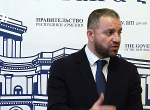 Ինչո՞ւ Մհեր Գրիգորյանի ներս մտնելու պահին կառավարության անդամները ոտքի չկանգնեցին