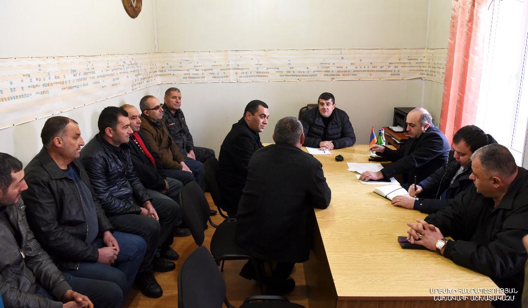 010222AytsGarnaqar