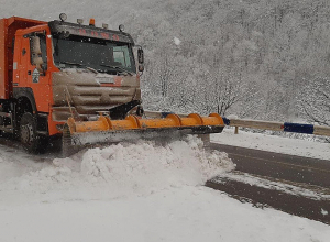 Дороги в РА либо закрыты, либо труднопроходимы: на российской стороне Ларса около 380 грузовиков и 97 легковых автомобилей