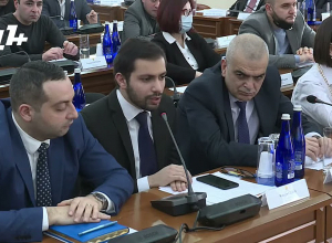 Տիկին Աբգարյան, մենք այդ կանանց հարգում ենք․ ի տարբերություն Ձեզ, նրանք հրաժարական տվեցին