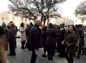 Օրգանական և դեղագործական քիմիայի գիտատեխնոլոգիական կենտրոնի աշխատակիցների բողոքի ակցիան` ՈՒՂԻՂ