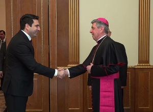 Ալեն Սիմոնյանն ընդունել է Հայաստանում Սուրբ Աթոռի առաքելական նվիրակ Ժոզե Ավելինու Բետանկուրին