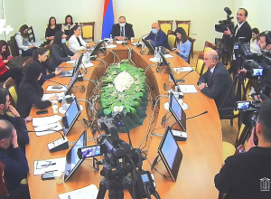 Ваши коллеги ведут себя невоспитанно: сначала вы уважайте, только потом требуйте уважения