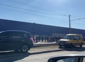 Очереди в Киеве перед продуктовыми магазинами