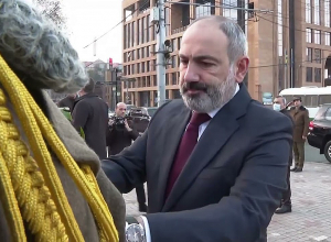 Նիկոլ Փաշինյանը հարգաքի տուրք է մատուցել Մարտի 1-ի զոհերի հիշատակին