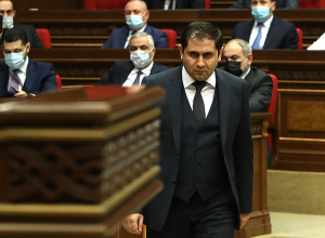 Стыдно, прекратите! В следующий раз не позволяйте себе обращаться с призывами к военным