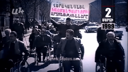 Календарь. 2 марта: Люди в инвалидных колясках вышли на улицы