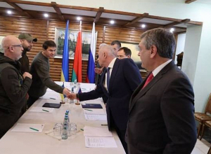 Украина и РФ договорились о возможности временного прекращения огня для предоставления гуманитарных коридоров