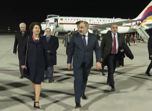 Ինչպես են Փաշինյանին դիմավորում Փարիզում` տեսանյութով