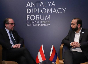 В Анталии глава МИД РА встретился с министром иностранных дел Австрии Александром Шалленбергом