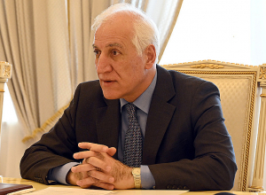 Նախագահ Վահագն Խաչատուրյանն ընդունել է Արցախի խորհրդարանականներին