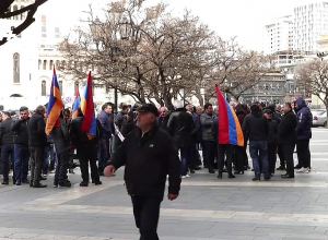 Բողոքի ակցիաներ՝ Կառավարության դիմաց. ՈՒՂԻՂ