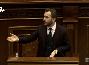 Господин Теванян, Вы - не озорной ученик, не перебивайте: Конджорян