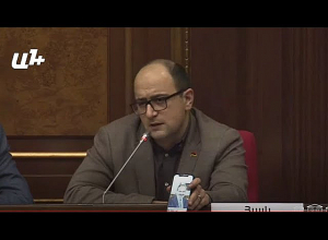 Мамиджанян показал фотографию Пашиняна в телефоне, чтобы Андреасян беспристрастно ответил на его вопрос