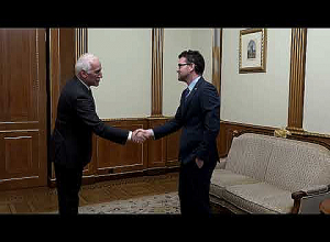 Президент Ваагн Хачатурян провёл встречу с послом Великобритании  в Армении Джоном Галлагером