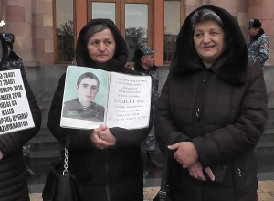 Что женщины в чёрном требуют от правительства?