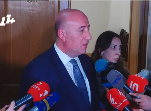 Брифинг заместителя министра обороны Армана Саркисяна: ПРЯМОЙ ЭФИР