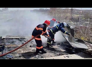 Հրդեհ տան տանիքում