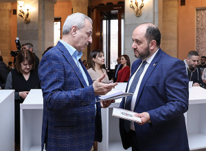 Руководитель аппарата премьер-министра принял участие в церемонии гашения марки, посвящённой 125-летию Егише Чаренца