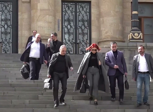 Оппозиция покинула здание НС